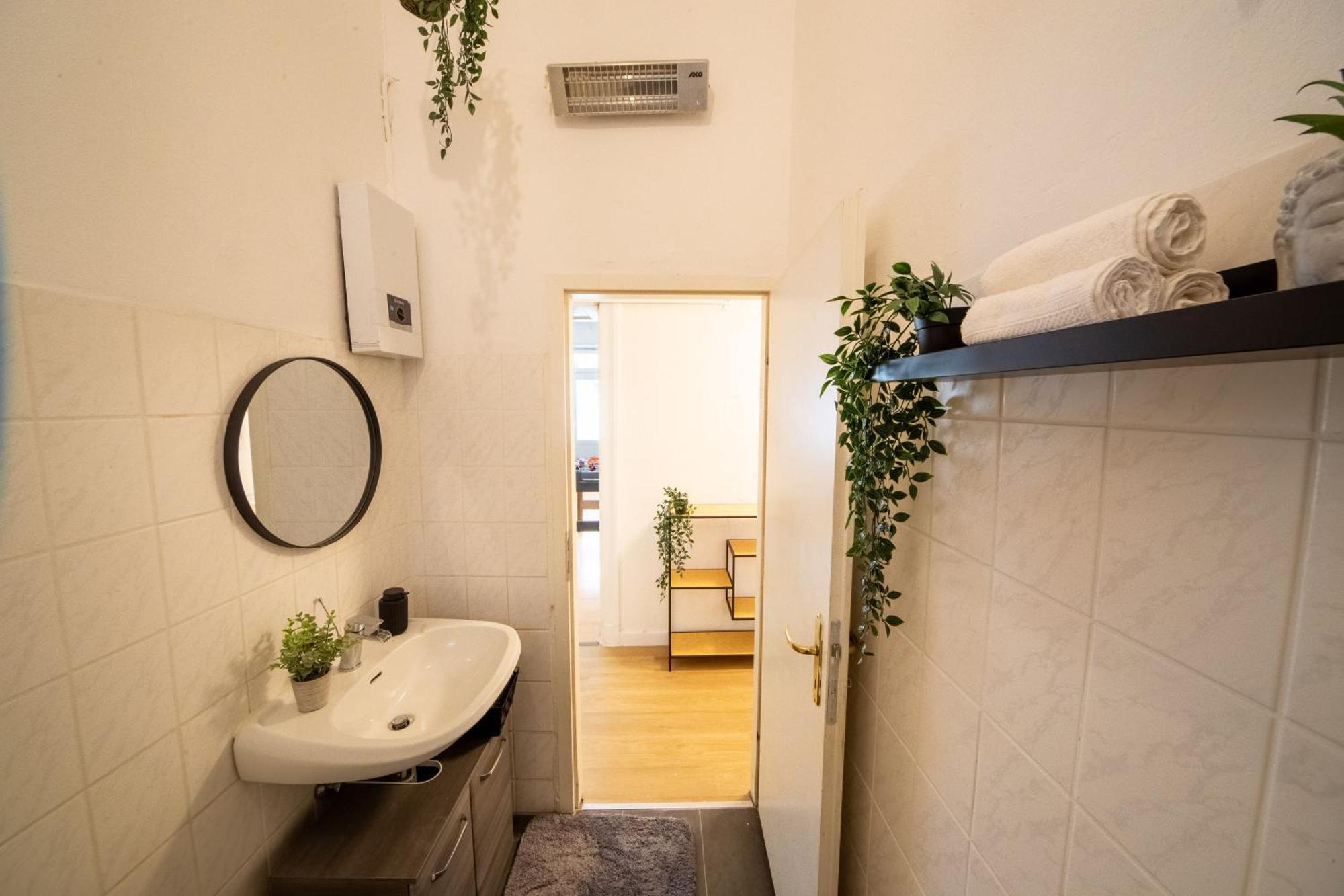 Ferienwohnung Massagesessel, King-Sized Bed, Billardtisch, 2 Couches Berlin Exterior foto