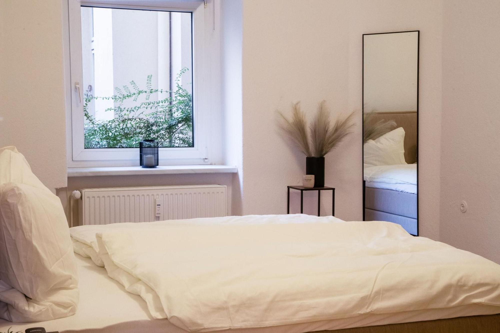 Ferienwohnung Massagesessel, King-Sized Bed, Billardtisch, 2 Couches Berlin Exterior foto