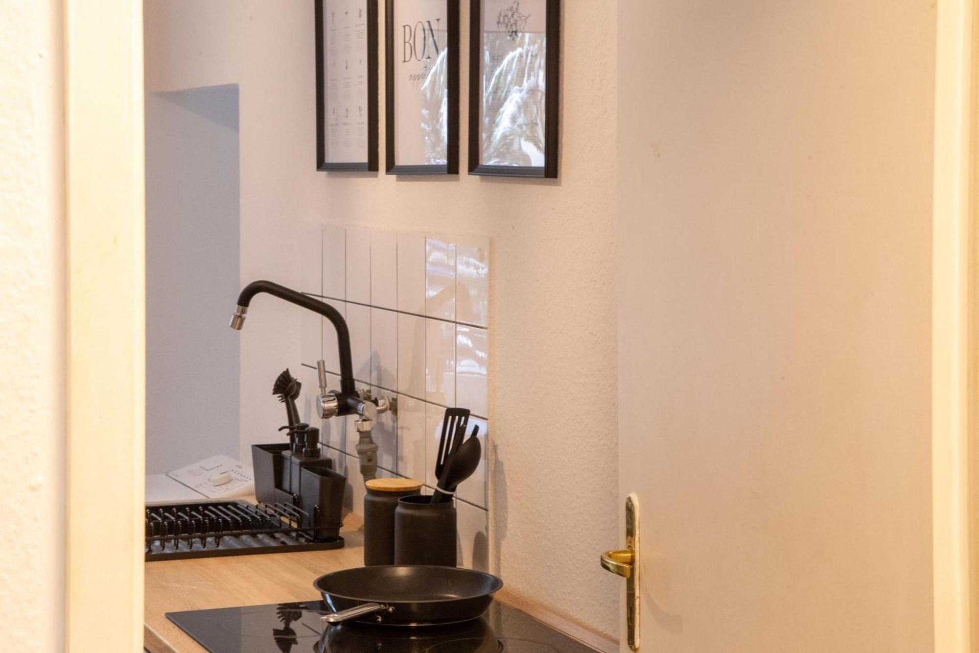 Ferienwohnung Massagesessel, King-Sized Bed, Billardtisch, 2 Couches Berlin Exterior foto